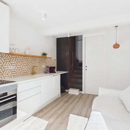 Cozy 1br With Private Terrace Praca Flores | By Airnest 아파트 리스본