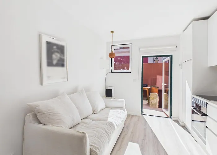 דירה Cozy 1br With Private Terrace Praca Flores | By Airnest ליסבון